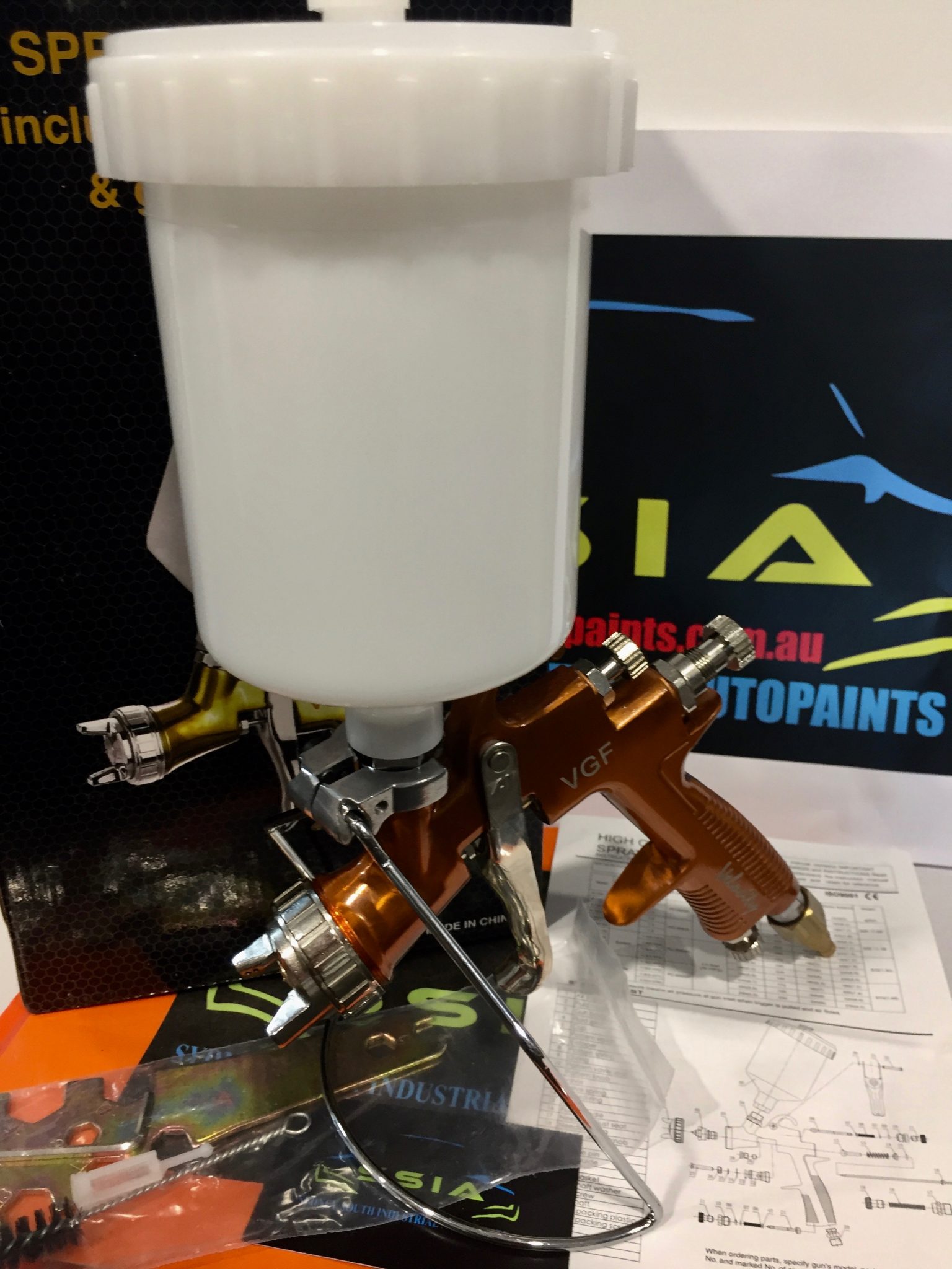VELOCITY 1.4mm Gravity Feed Spray Gun 600ml Pot+ Stand +KitOrange